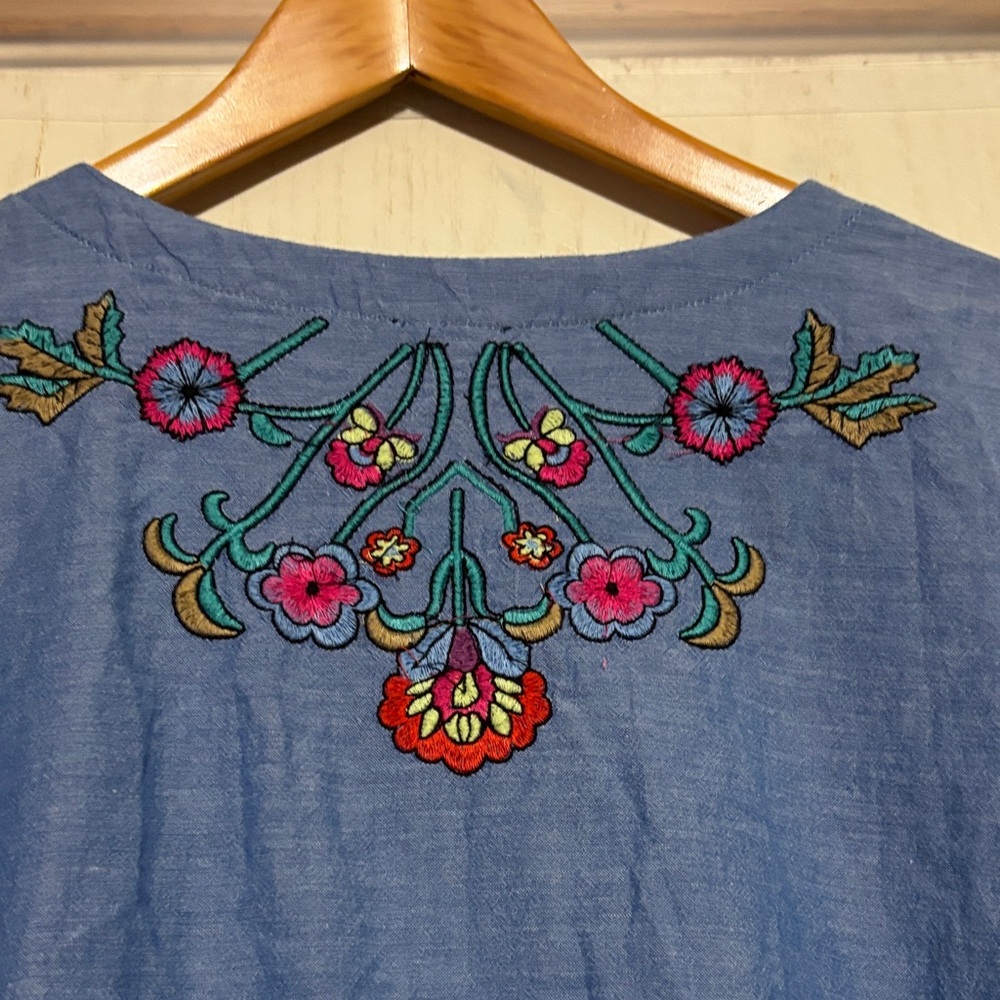 Hannah‎ Blue Embroidered Blouse - Picture 5 of 6